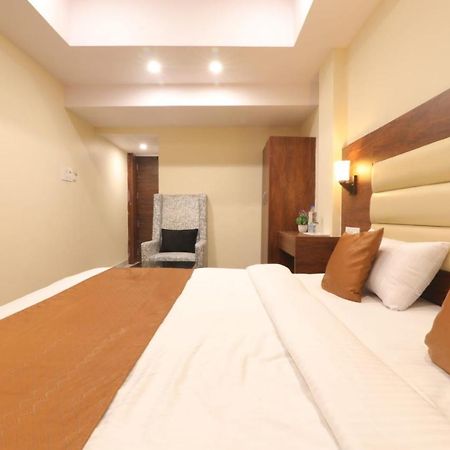 Hotel Blueark Лакнау Екстериор снимка