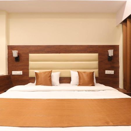Hotel Blueark Лакнау Екстериор снимка