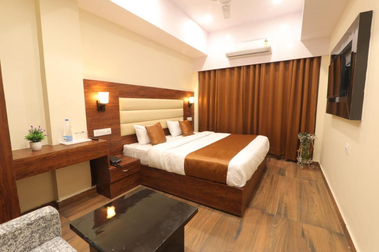 Hotel Blueark Лакнау Екстериор снимка