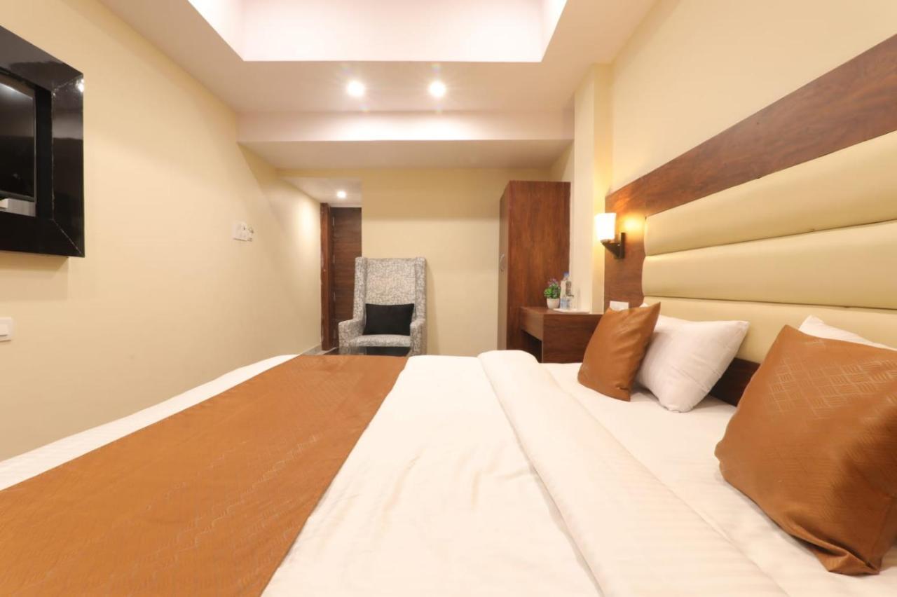 Hotel Blueark Лакнау Екстериор снимка