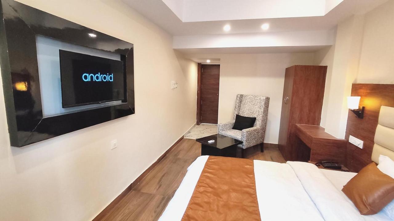 Hotel Blueark Лакнау Екстериор снимка