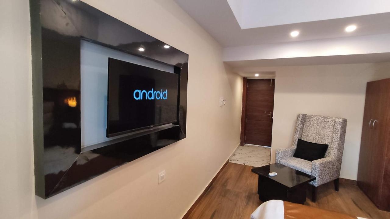 Hotel Blueark Лакнау Екстериор снимка
