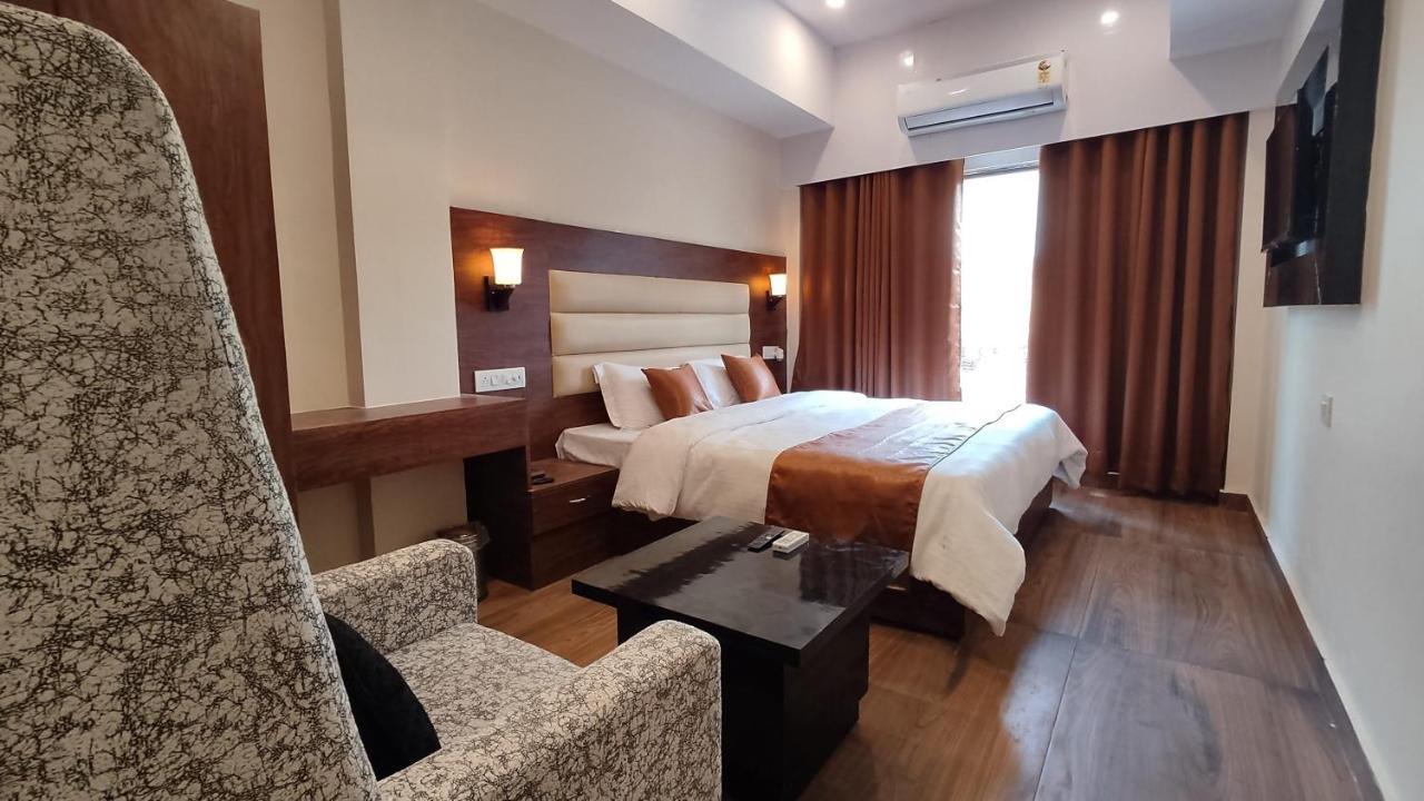 Hotel Blueark Лакнау Екстериор снимка