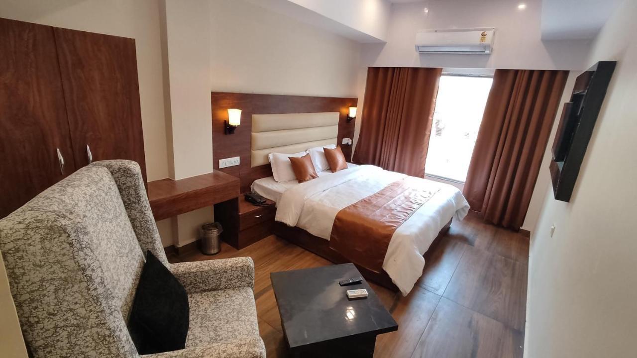 Hotel Blueark Лакнау Екстериор снимка