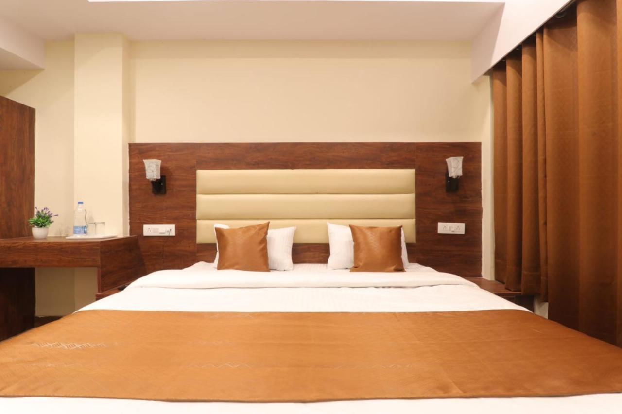Hotel Blueark Лакнау Екстериор снимка