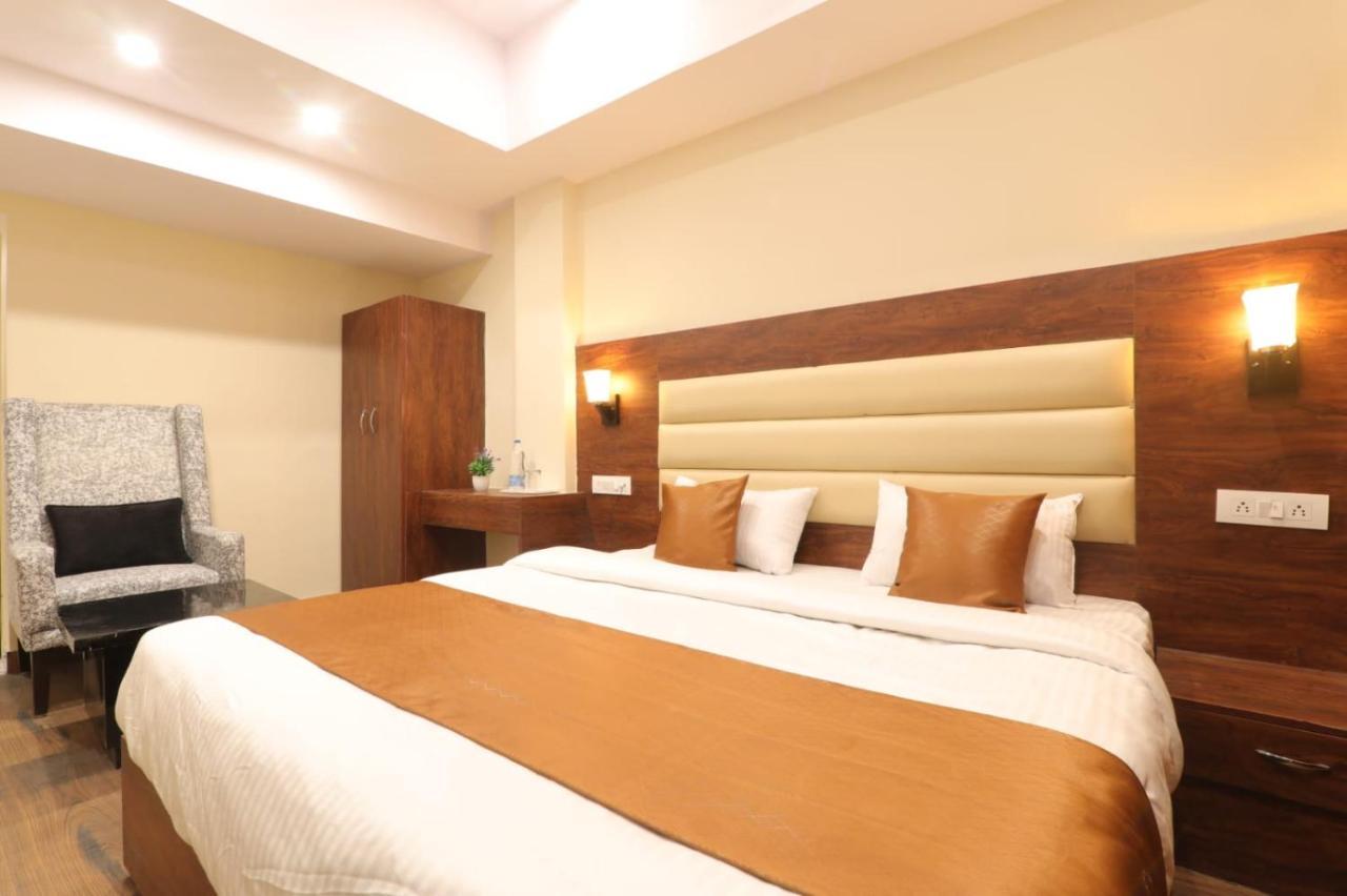 Hotel Blueark Лакнау Екстериор снимка