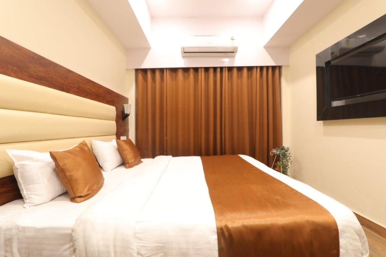 Hotel Blueark Лакнау Екстериор снимка