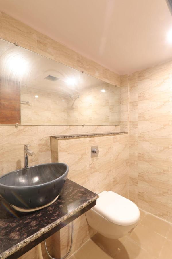 Hotel Blueark Лакнау Екстериор снимка