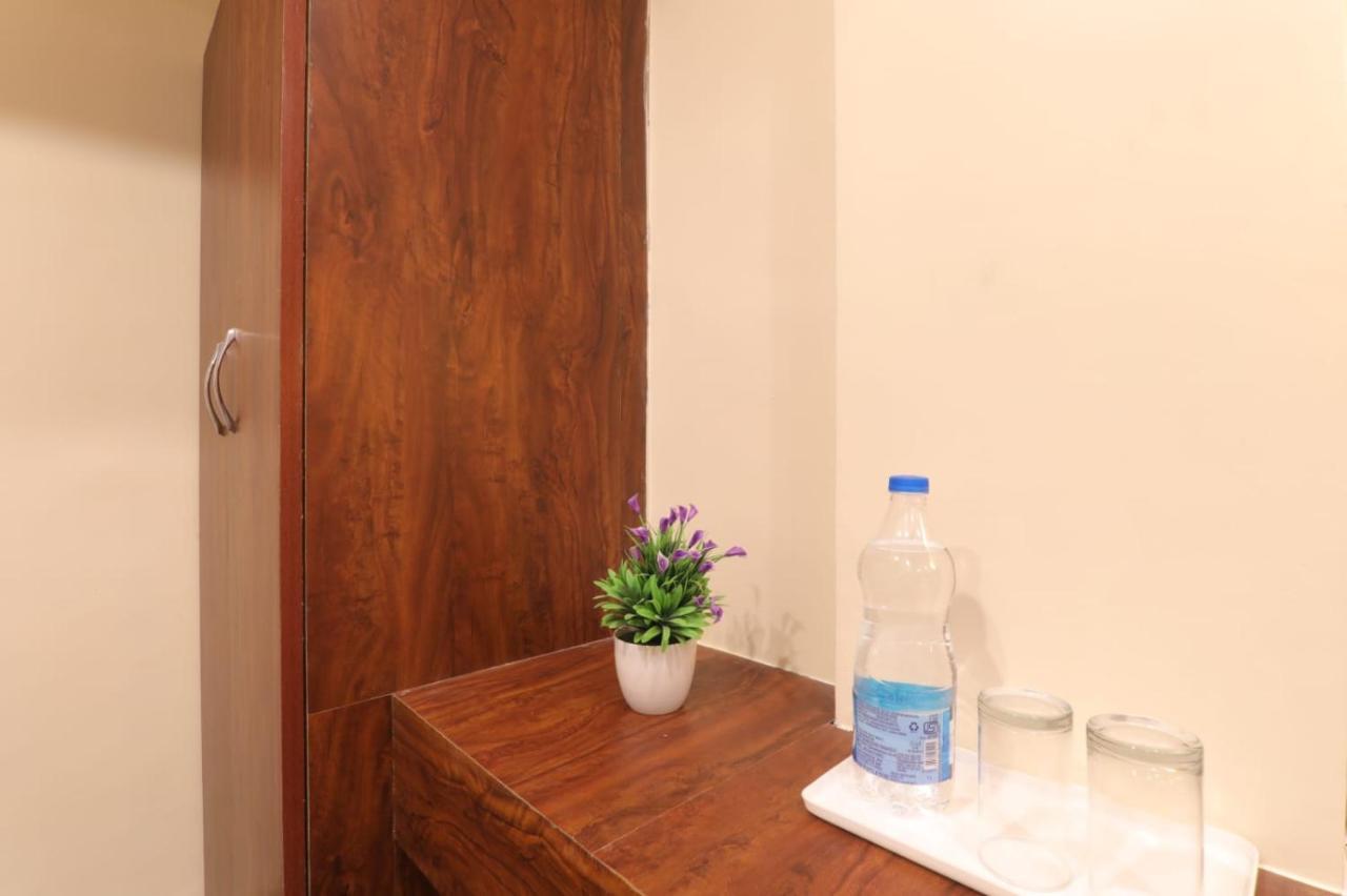 Hotel Blueark Лакнау Екстериор снимка
